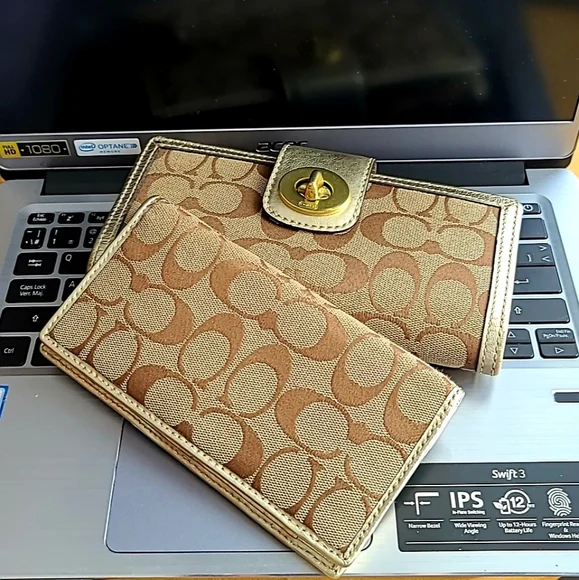 Coach Wallet - Picture 1 of 7